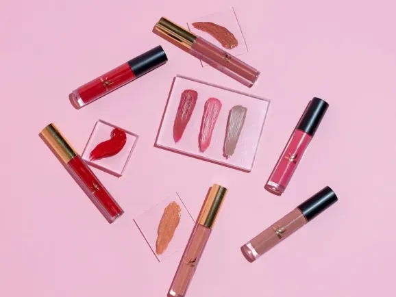 90后全女创始团队如何把5美元口红变成“印钞机”？