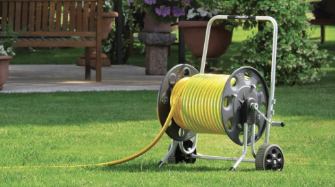 Z世代园艺热催生新商机 水管收纳架月销超53万美元