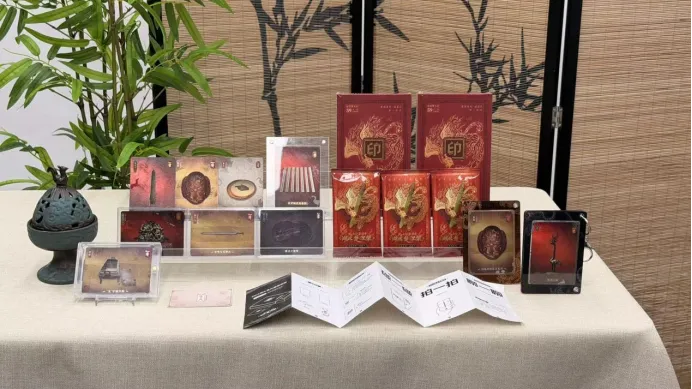 图片 上四休三,11个人靠一张卡片一年狂赚5个亿