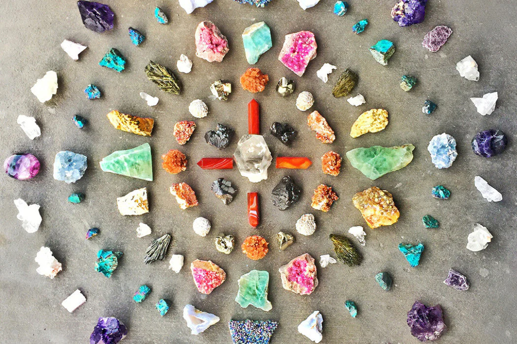 几颗石头爆卖1700万，小众水晶画做成发财大生意 | 行业热点