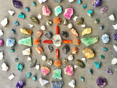 几颗石头爆卖1700万，小众水晶画做成发财大生意 | 行业热点