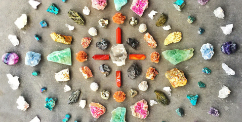 几颗石头爆卖1700万，小众水晶画做成发财大生意 | 行业热点