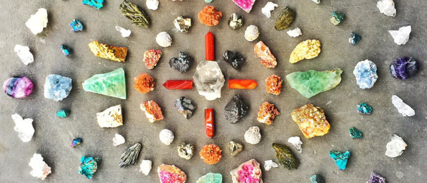 几颗石头爆卖1700万，小众水晶画做成发财大生意 | 行业热点