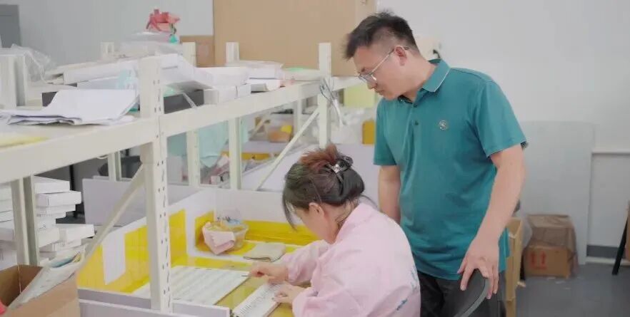 年出口 7 亿！一根睫毛如何"翘"动百亿市场？
