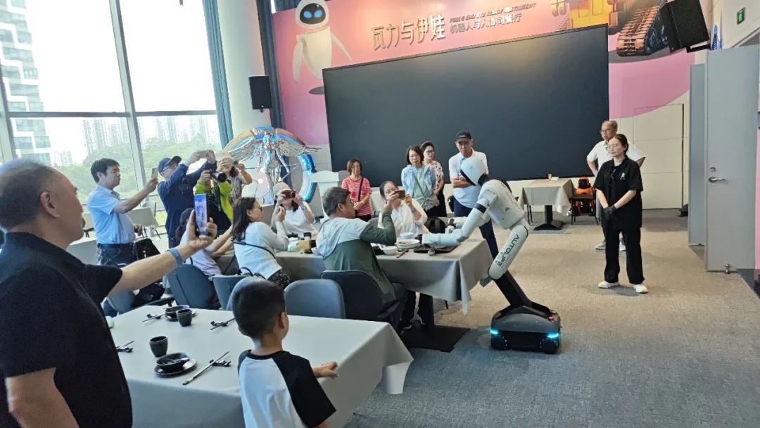 图片 人形机器人涨停潮背后:“上岗”容易,赚钱难