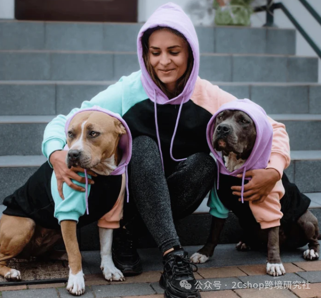 图片 一件狗衣服卖两三百,半年狂揽5600万美金