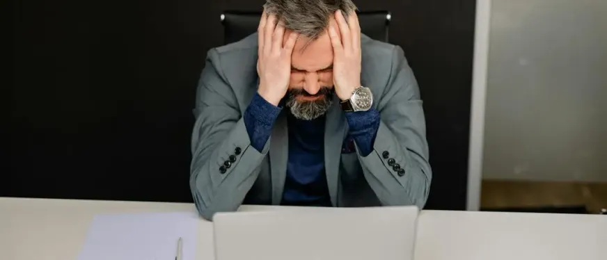 失血120亿，“价格屠夫”扛不住了