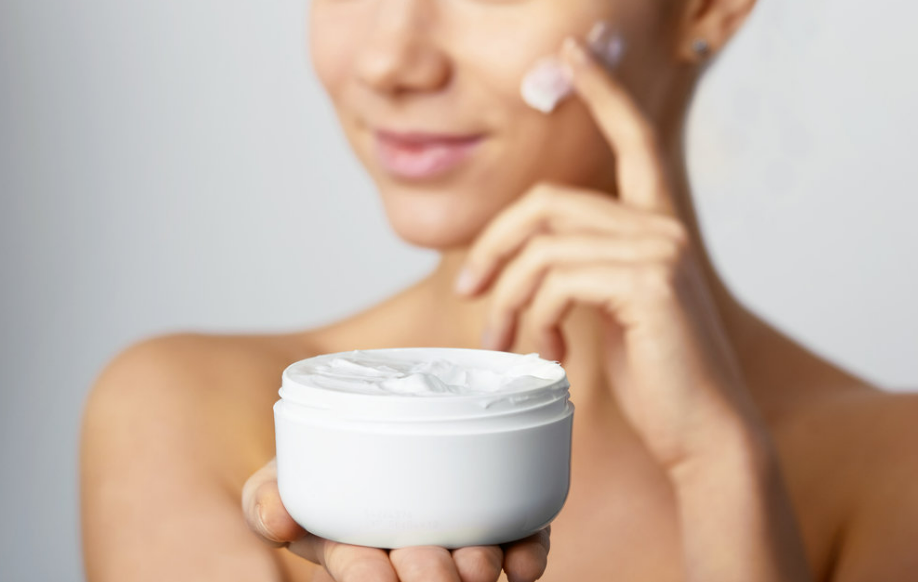 HEYXI 素颜霜单周狂销 121 万，登顶印尼 TikTok 美妆榜首！