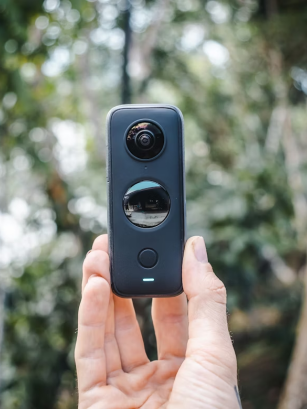 一天蒸发50亿，深圳两大巨头反目