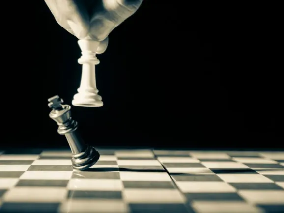 一天蒸发50亿，深圳两大巨头反目