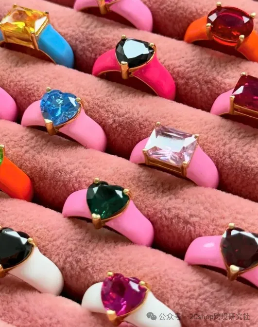 成本几毛钱，卖100美金：这个独立站靠“塑料首饰”收割Z世代