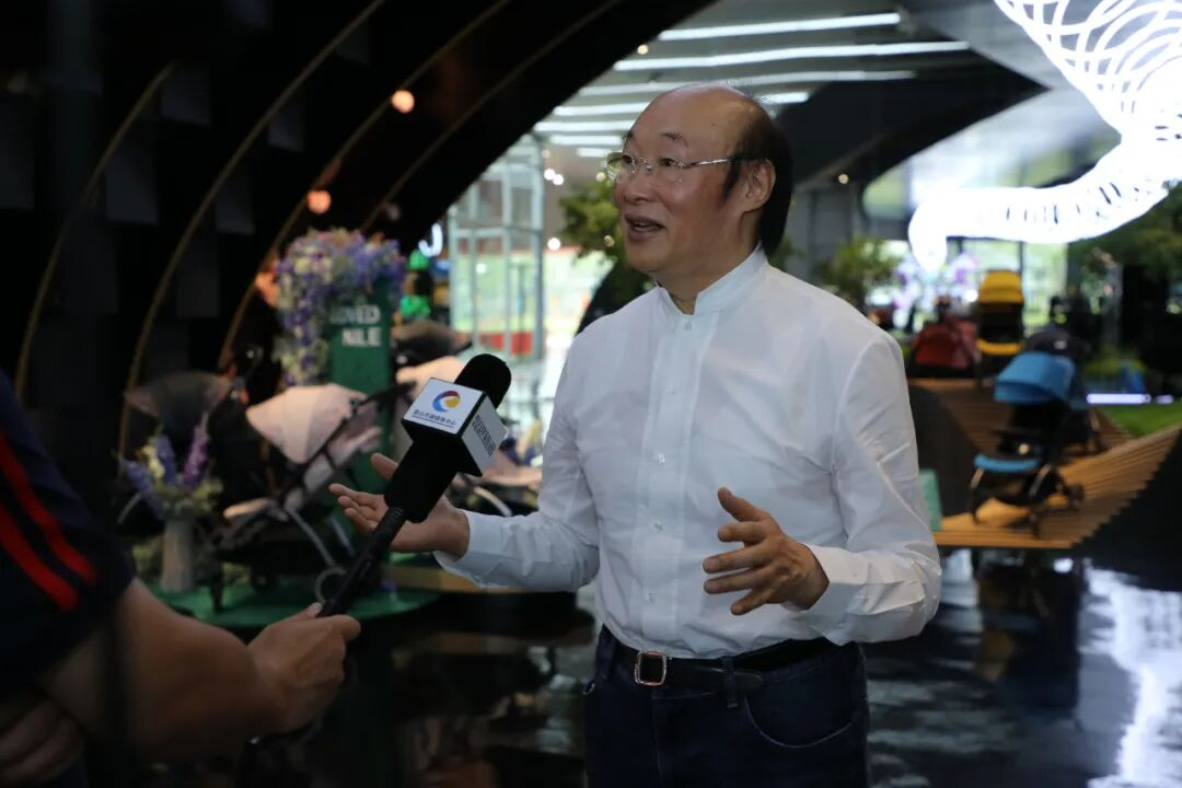一年狂揽86亿，越赚越多后他却选择退市了？