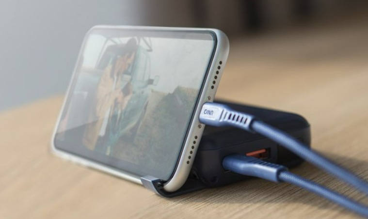 跨境选品爆款推荐：带支架充电线，月销 400 万 + 的 3C 蓝海神器