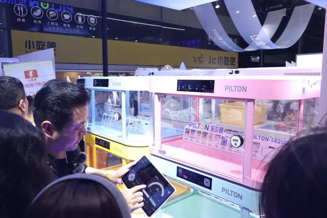 智能宠物舱市场爆发：2025年亚宠展新品盘点与技术趋势​